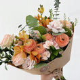 Load image into Gallery viewer, AO Signature Bouquet